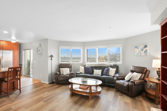 Building Photo - 1100 Seacoast Dr