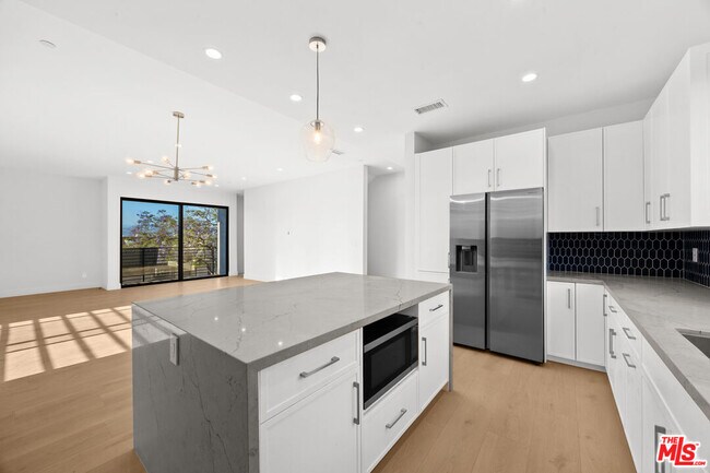 Foto del edificio - 8902 Sawyer St