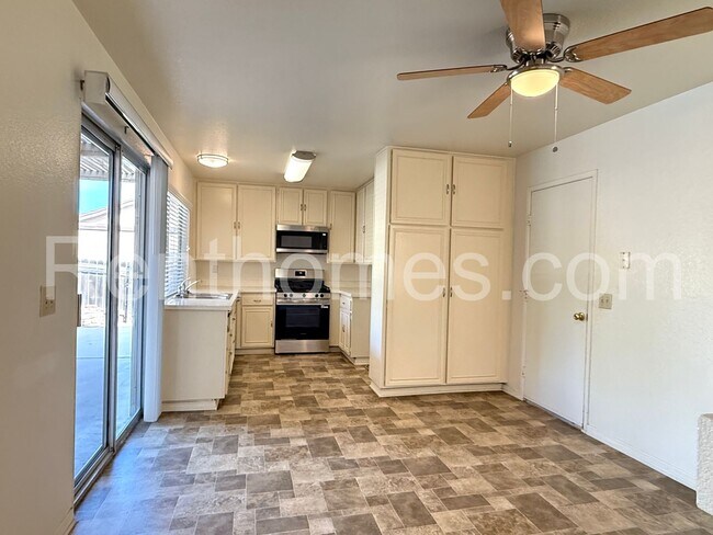 Foto del edificio - 1553 Palomar Dr