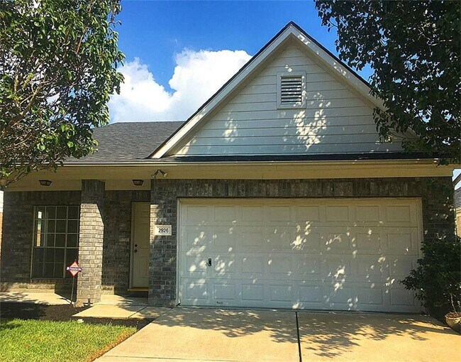 Building Photo - 2926 Green Valley Trail Dr