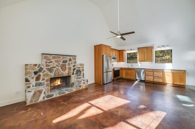 Building Photo - 302 Lago Verde Rd