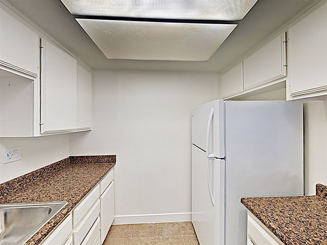 Building Photo - 2 br, 1 bath  - 173 Pala Vista Dr Apt 6 Apt 6