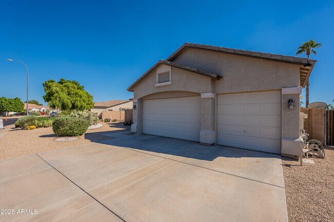 Building Photo - 2033 N 110th Ave