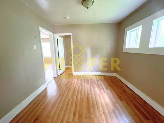 Foto del edificio - 2 bedrooms 1 bathroom house