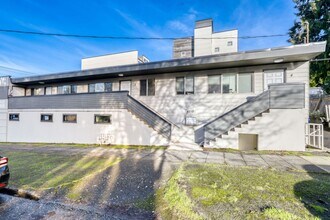 Building Photo - 4210 SW Hinds St