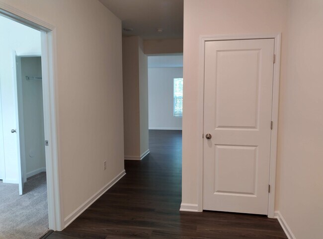 Building Photo - 2114 Everly Dr
