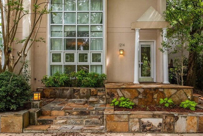 Foto del edificio - 1214 Cleburne Ave NE