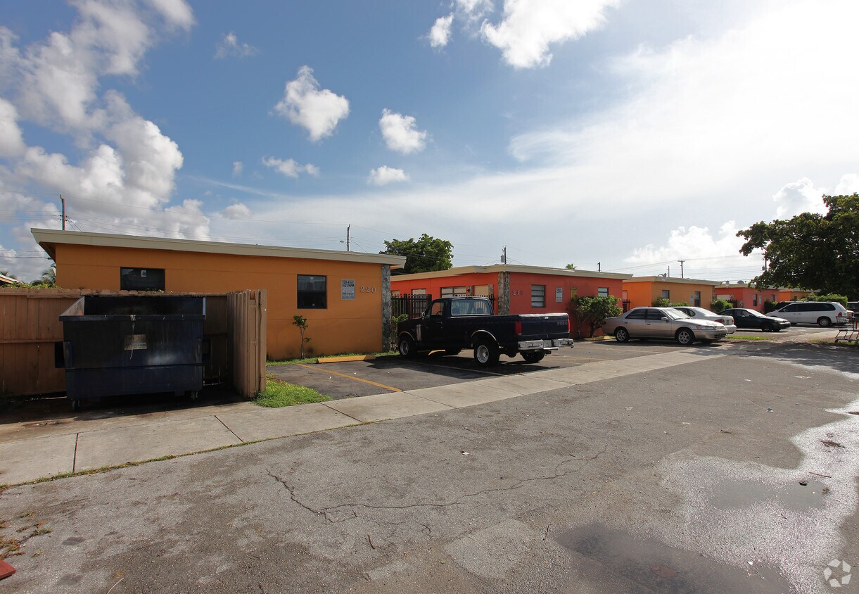 Foto del edificio - 212-220 NW 3rd St