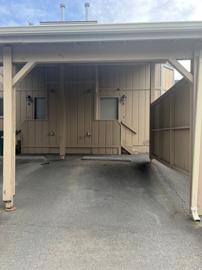 Building Photo - 481 Dailey Ave