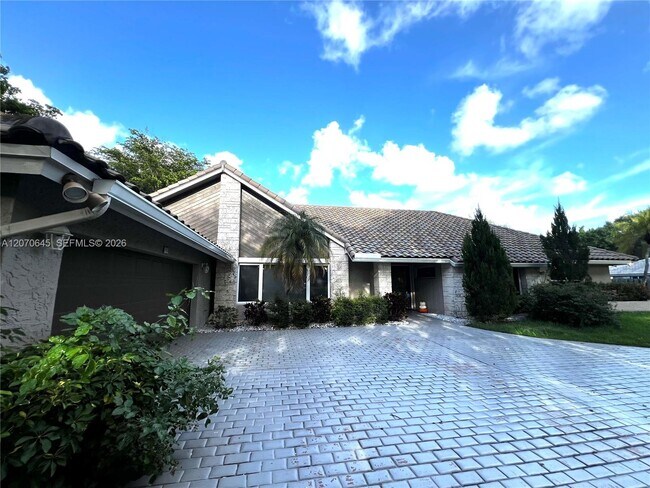 Foto del edificio - 297 NW 104th Ave