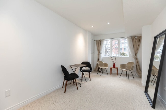 Building Photo - 16 Natalie Pl