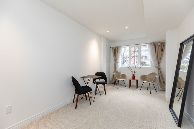 Photo du bâtiment - 16 Natalie Pl