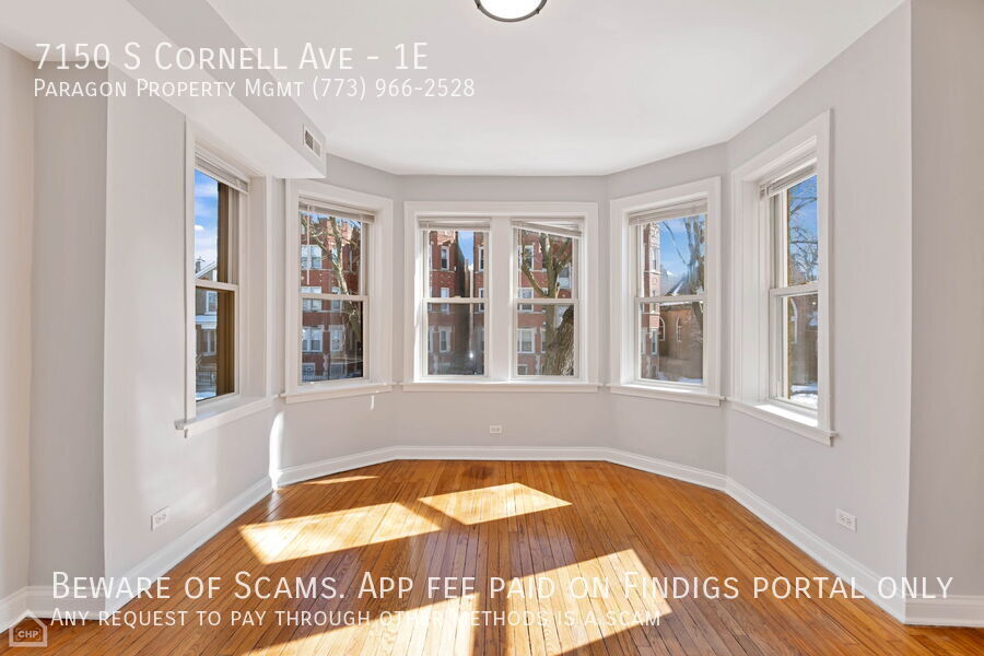 Foto principal - 7150 S Cornell Ave