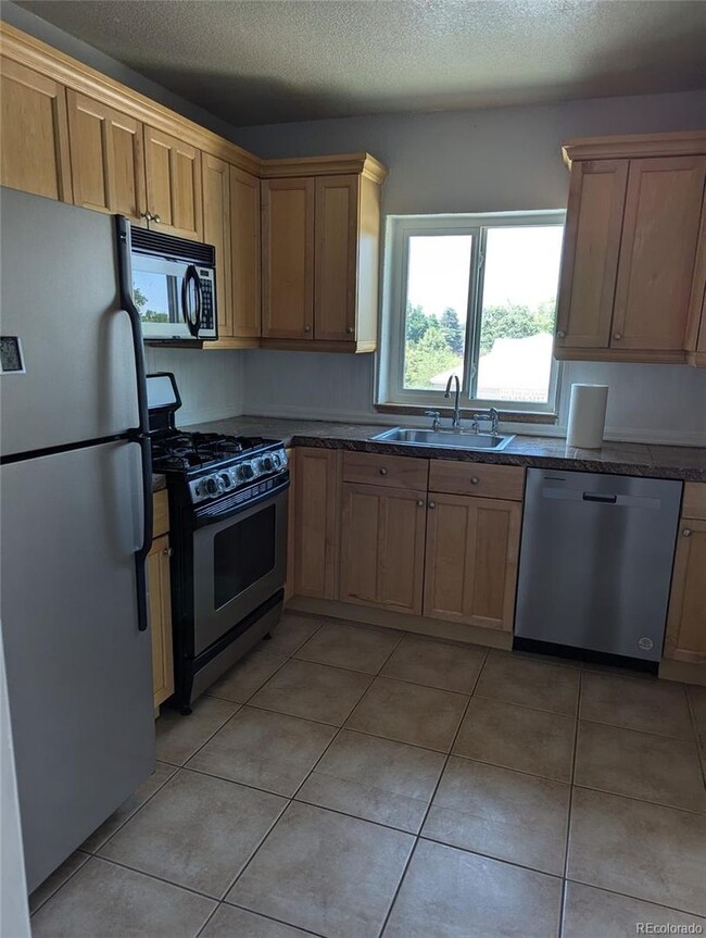 Building Photo - Move In Ready 1 Bedroom- Great Location- O...