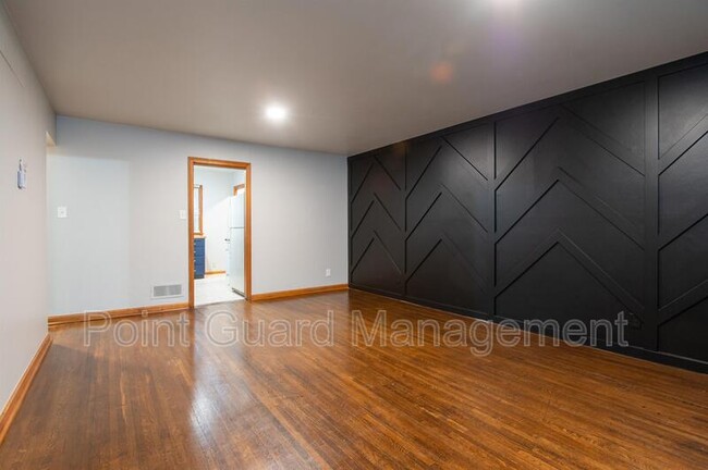 Foto del edificio - 6102-6104 E Oakwood Dr