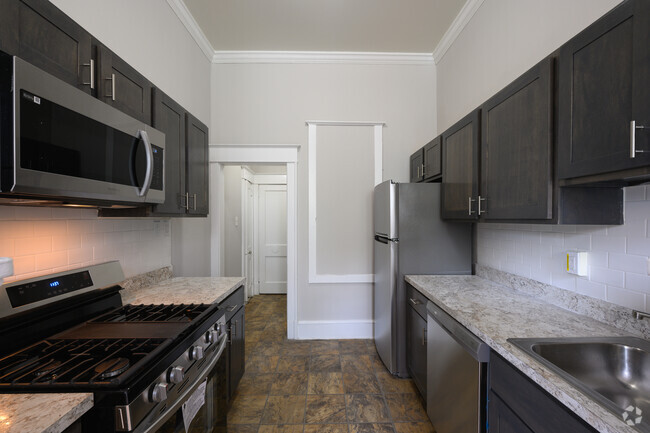 1BR, 1BA - 850SF Kitchen - Bala Apartments