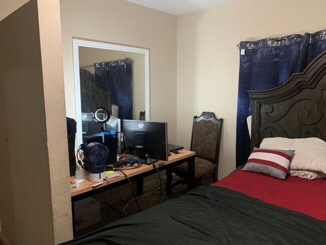 Small office section - 15949 Bizzibe St