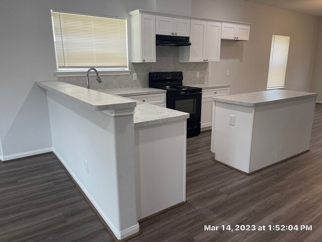 Building Photo - 9014 Everglade Dr