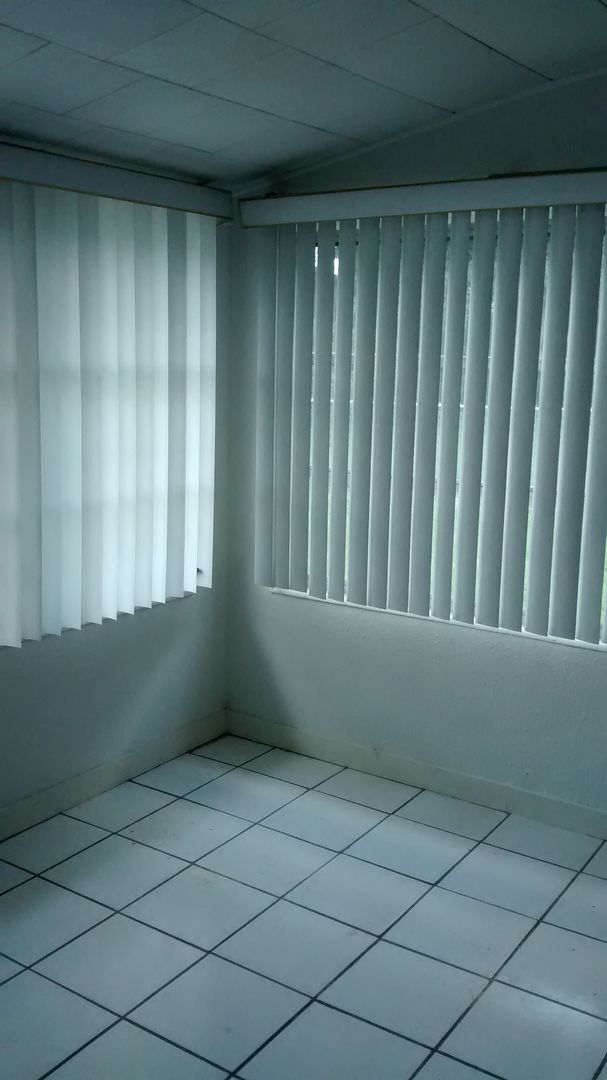 Building Photo - Three bedroom two bathroom in Auburndale