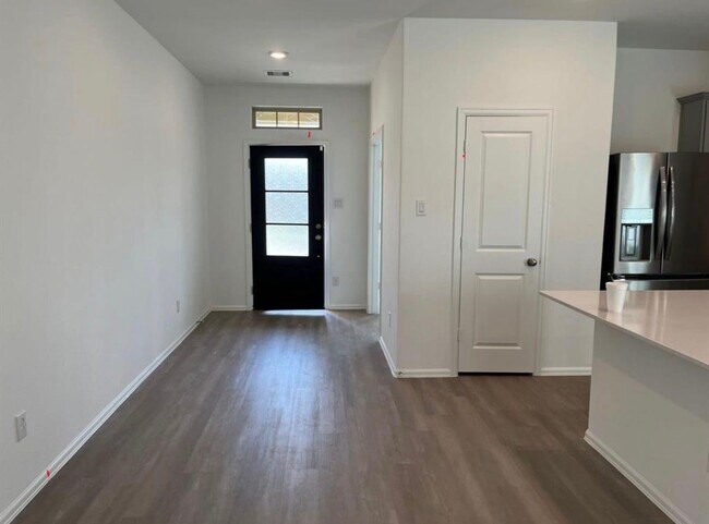 Foto del edificio - 5224 Pine Pass Dr