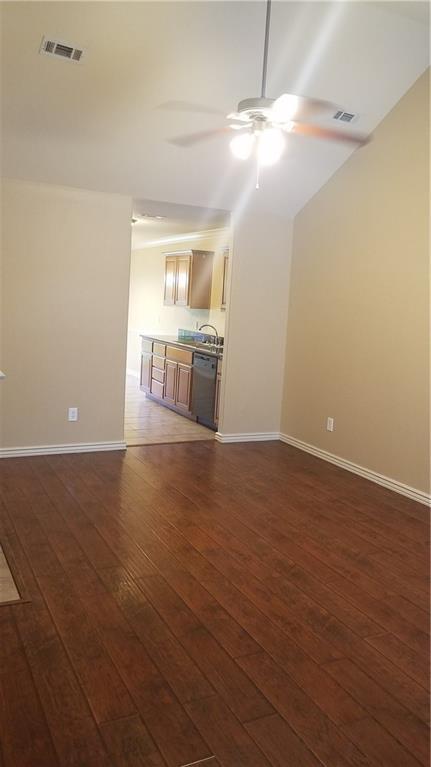Building Photo - 866 Oakwood Ln