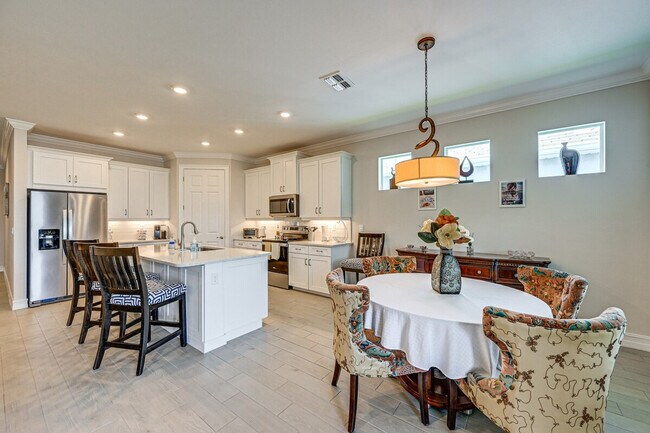 Building Photo - 415 Polihale Wy