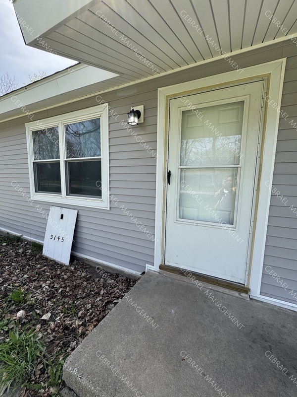 Building Photo - 3145-3145 Walters Dr