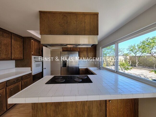 Foto del edificio - Beautiful 4 Bedroom 2.5 Bath Executive Hom...