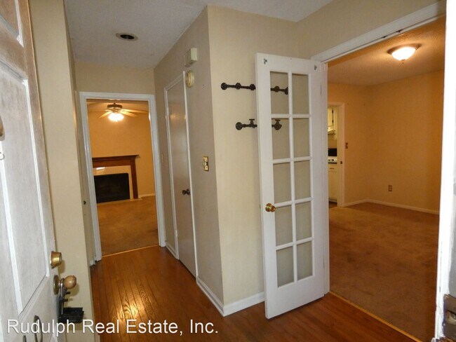 Building Photo - 2 br, 1.5 bath House - 3240 Overton Manor ...