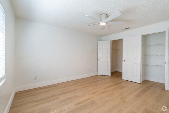 2BD, 1BA - 889SF - Bedroom - Westshore Flats