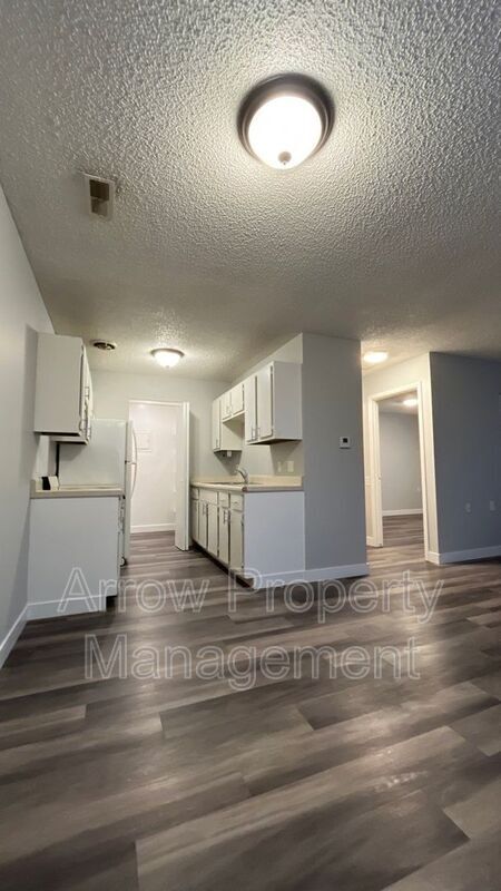 Building Photo - 11141 N 137th St