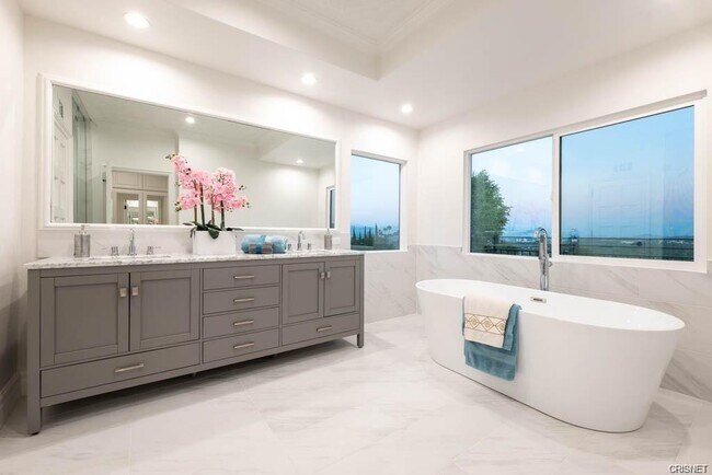 Foto del edificio - 5952 Woodland View Dr
