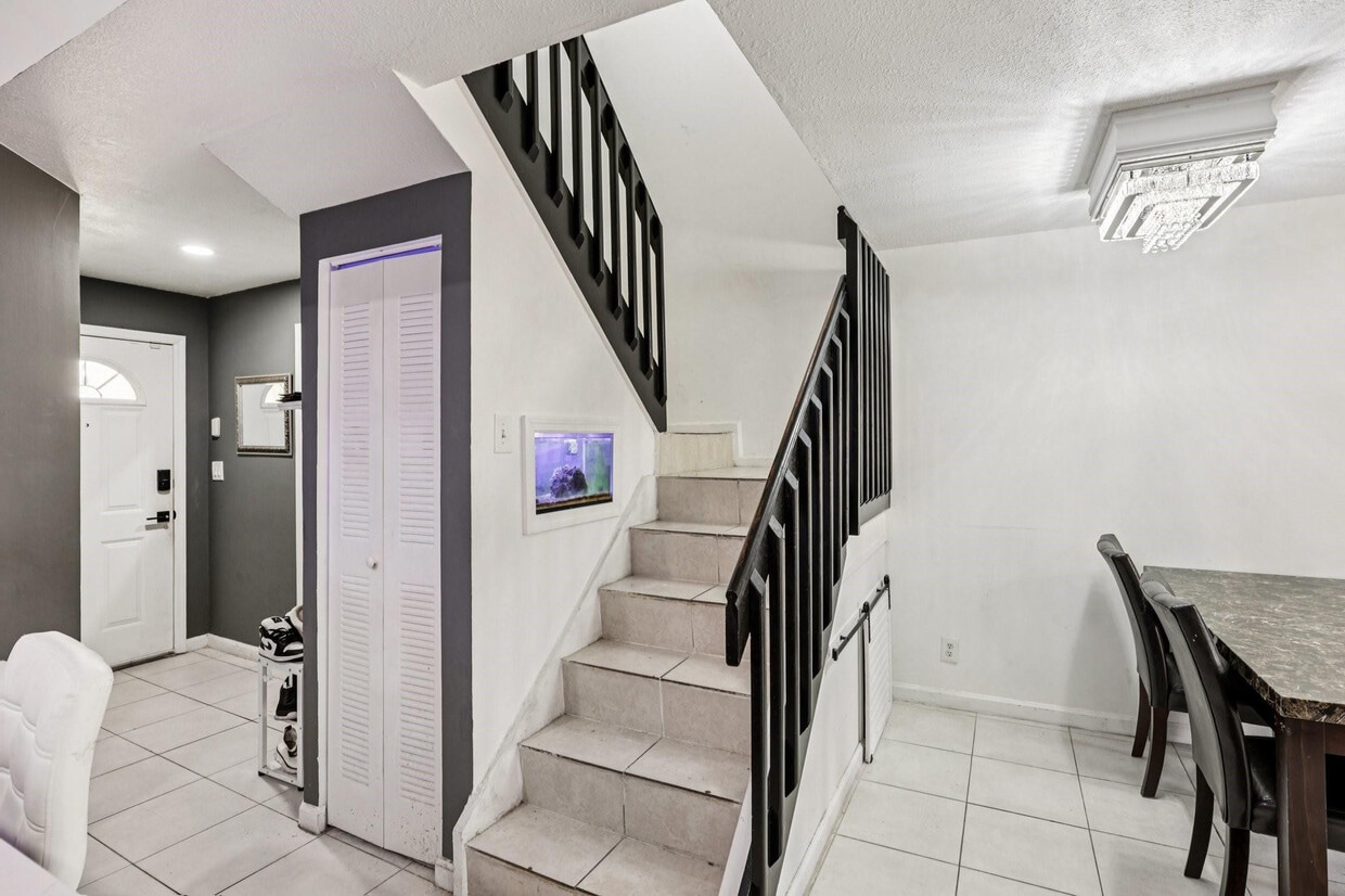 Foto principal - 5843 Woodlands Blvd