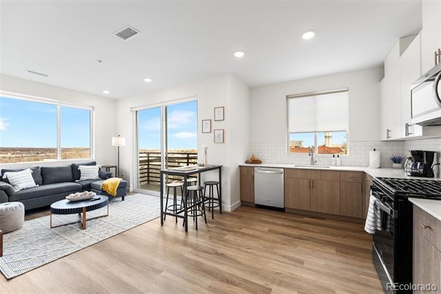 Building Photo - 2876 W 53rd Ave