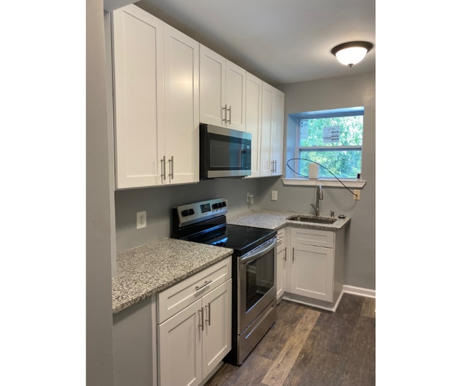 Building Photo - 627 Denison St