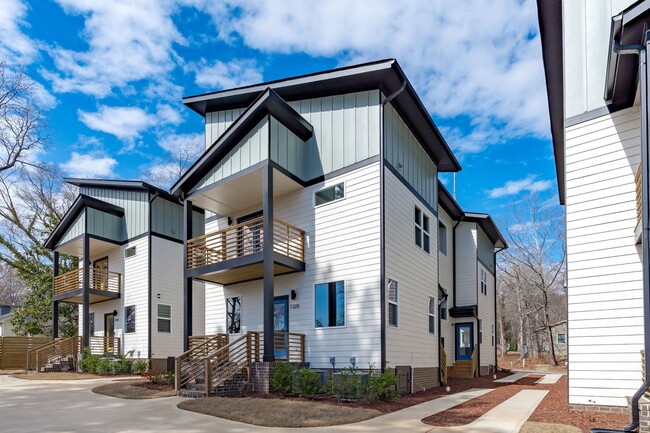Building Photo - Luxurious Newly Built 3BD, 4BA Downtown Raleigh Townhome with Spacious Balcony and Natural Light ...