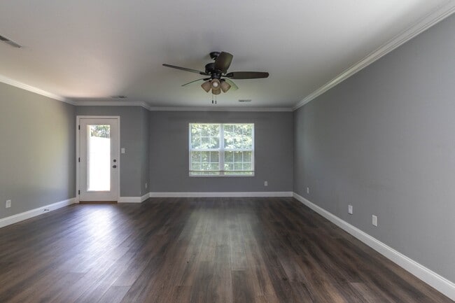 Building Photo - 920 Warrior Hill Dr