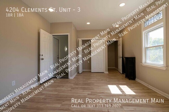 Foto del edificio - 4204 Clements St