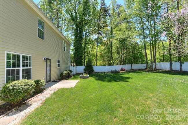 Building Photo - 9409 Pond Vista Court