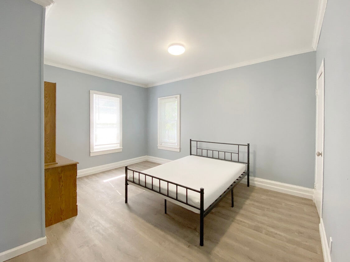 Foto principal - 12 Serrell Ave