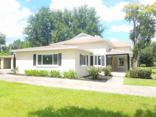 Building Photo - Renovated Historic Home