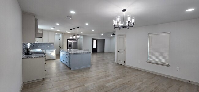 Foto del edificio - 3809 Buddy Owens Blvd