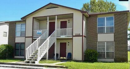 Building Photo - 2218 Jonathan Dr NW