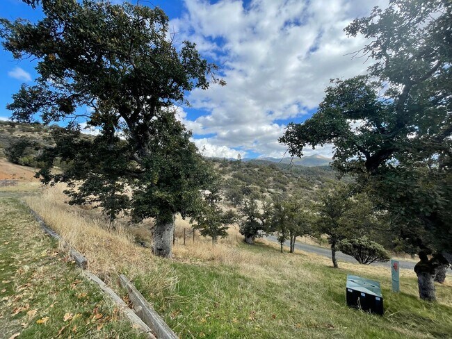 Foto del edificio - Rural 3 Bedroom, 2 Bath - Ruch & Applegate River Area