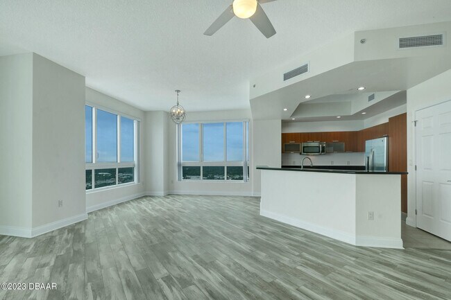 Foto del edificio - 241 Riverside Dr
