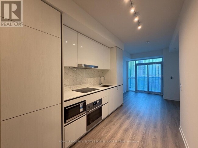 Building Photo - 8 Interchange Wy