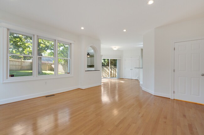 Building Photo - 1806 N Danville St