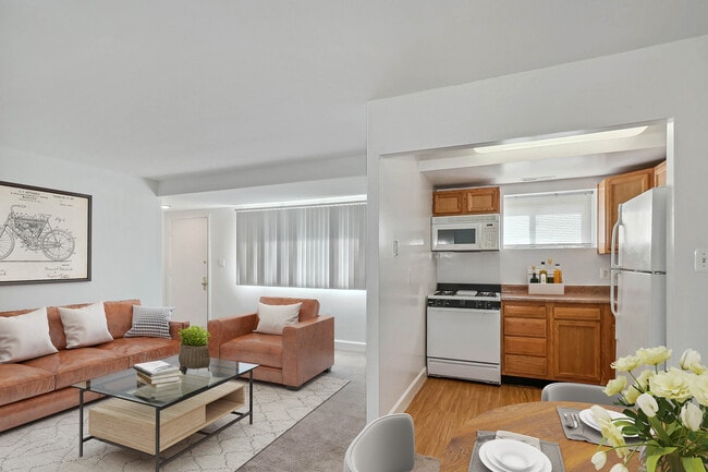 Building Photo - Barclay Square Apartments