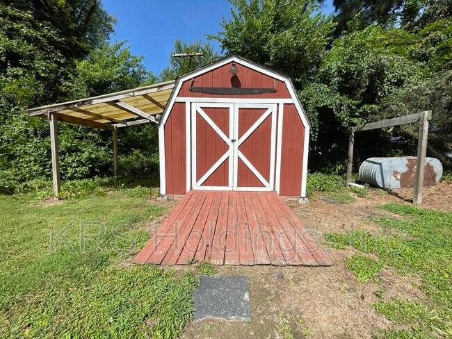 Building Photo - 702 Jackson Dr