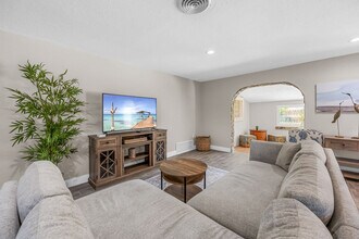 Building Photo - 128 Martin St